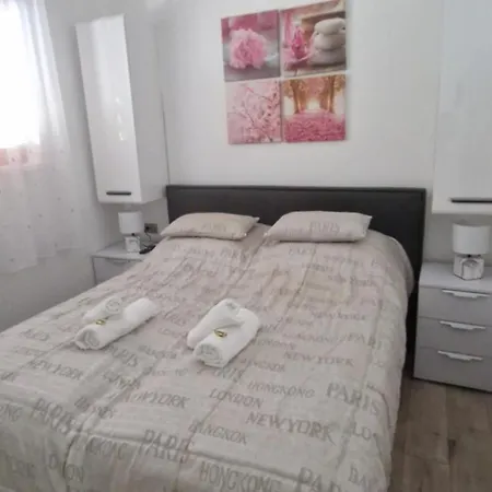 Apartamento Rozmaring *
